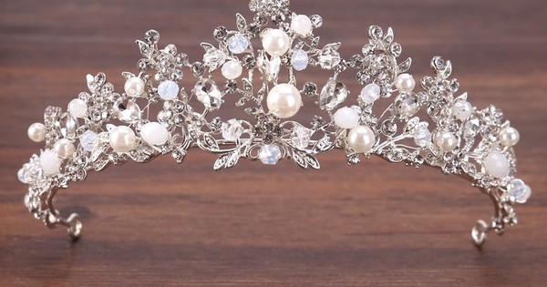 Ladies Elegant Rhinestone / Alloy / Imitation Pearls Crowns With